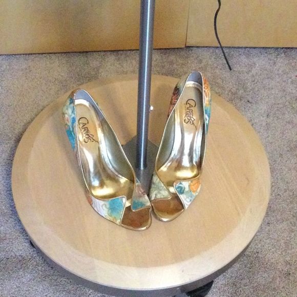 Carlos Santana golden shoes - Picture 3 of 10